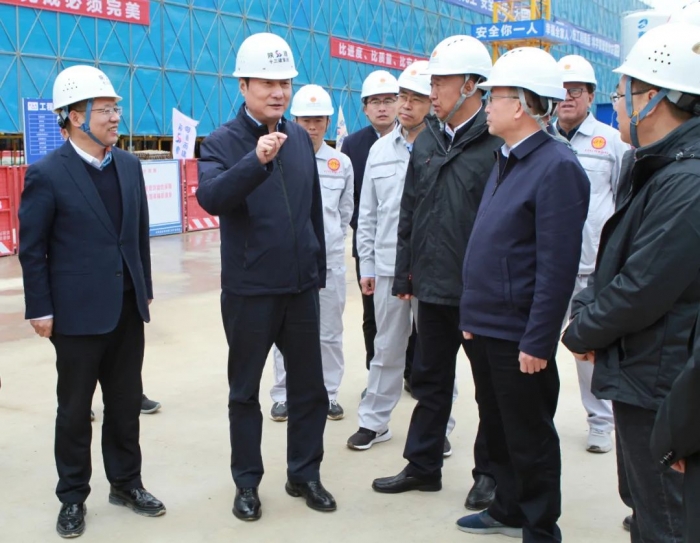 省人大常委會(huì)副主任、省...